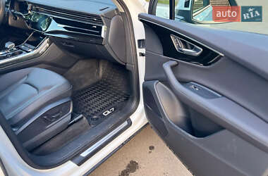 Позашляховик / Кросовер Audi Q7 2020 в 