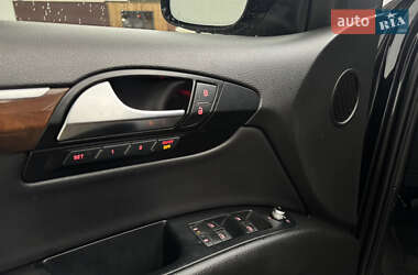Позашляховик / Кросовер Audi Q7 2010 в 