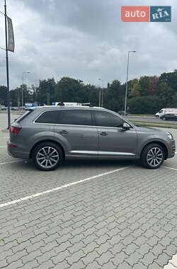 Позашляховик / Кросовер Audi Q7 2017 в 