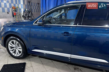 Внедорожник / Кроссовер Audi Q7 2018 в 