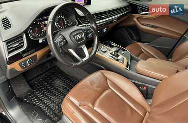 Позашляховик / Кросовер Audi Q7 2016 в 