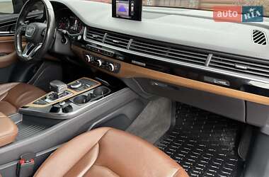 Позашляховик / Кросовер Audi Q7 2016 в 