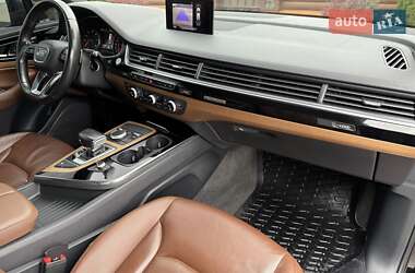 Позашляховик / Кросовер Audi Q7 2016 в 