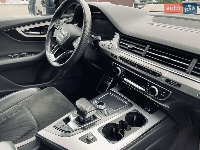 Внедорожник / Кроссовер Audi Q7 2019 в Киеве