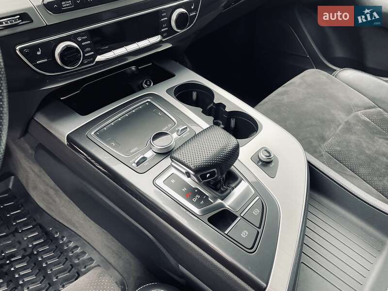 Внедорожник / Кроссовер Audi Q7 2019 в Киеве