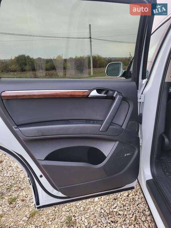 Позашляховик / Кросовер Audi Q7 2015 в Волочиську