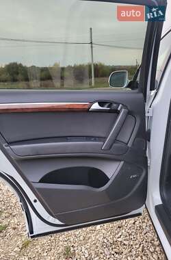 Позашляховик / Кросовер Audi Q7 2015 в 