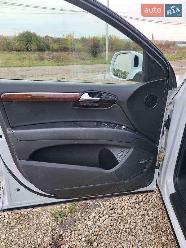 Позашляховик / Кросовер Audi Q7 2015 в Волочиську