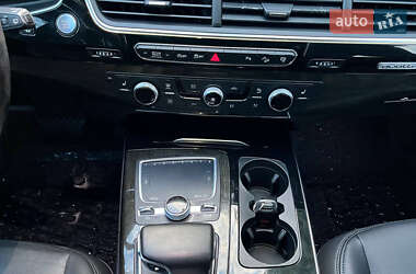 Позашляховик / Кросовер Audi Q7 2016 в 