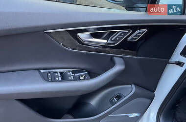 Позашляховик / Кросовер Audi Q7 2016 в 