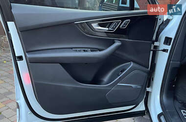 Позашляховик / Кросовер Audi Q7 2016 в 