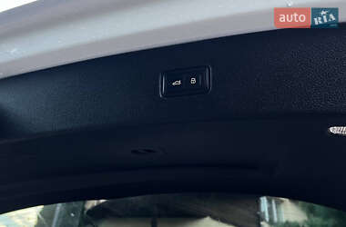 Позашляховик / Кросовер Audi Q7 2016 в 