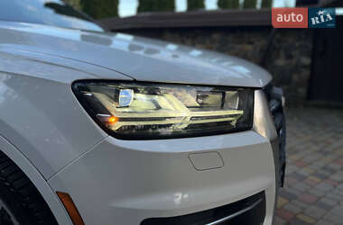 Позашляховик / Кросовер Audi Q7 2016 в 