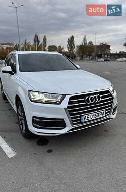 Позашляховик / Кросовер Audi Q7 2019 в 