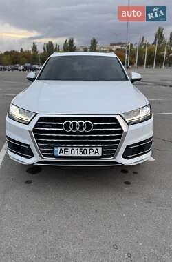 Позашляховик / Кросовер Audi Q7 2019 в 