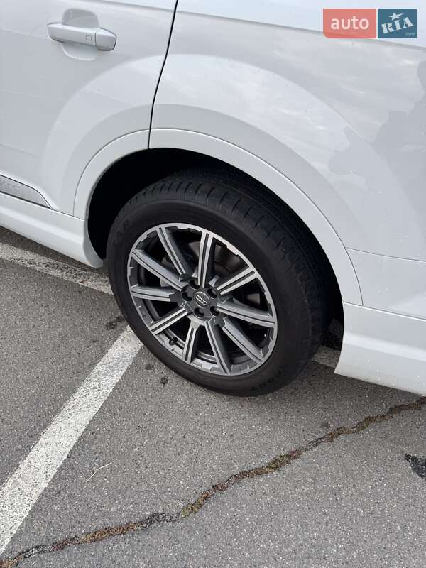 Позашляховик / Кросовер Audi Q7 2019 в Дніпрі