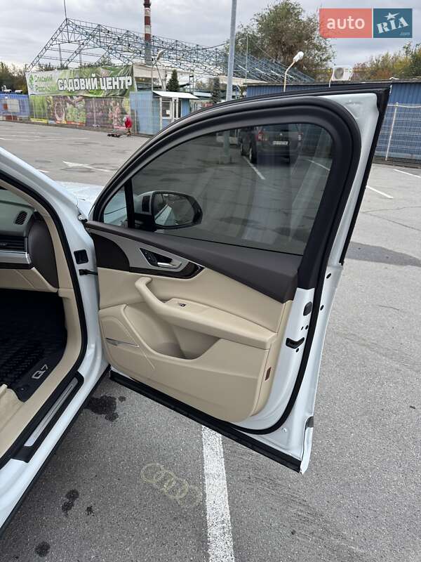 Позашляховик / Кросовер Audi Q7 2019 в Дніпрі