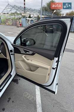 Позашляховик / Кросовер Audi Q7 2019 в 