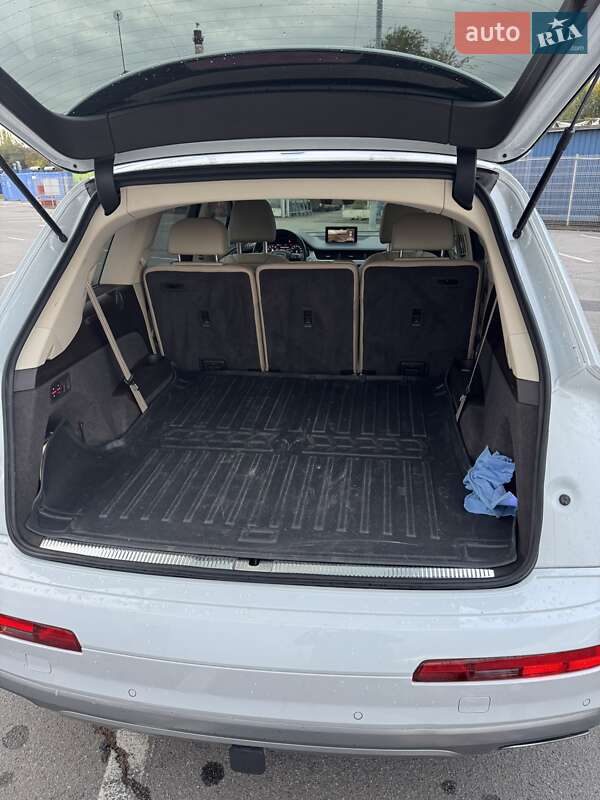 Позашляховик / Кросовер Audi Q7 2019 в Дніпрі