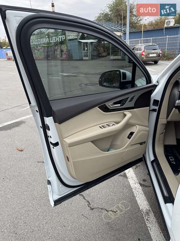 Позашляховик / Кросовер Audi Q7 2019 в Дніпрі