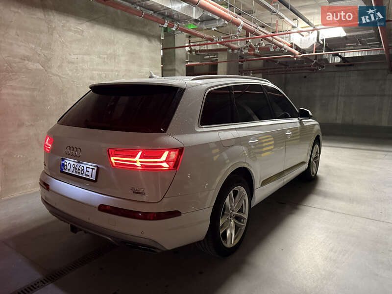 Внедорожник / Кроссовер Audi Q7 2015 в Ровно