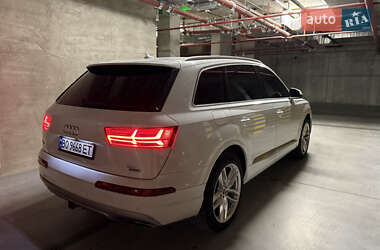 Позашляховик / Кросовер Audi Q7 2015 в 