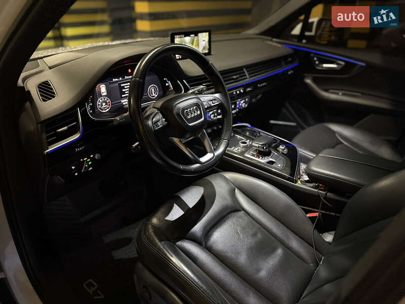 Внедорожник / Кроссовер Audi Q7 2015 в Ровно