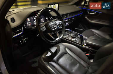 Позашляховик / Кросовер Audi Q7 2015 в 