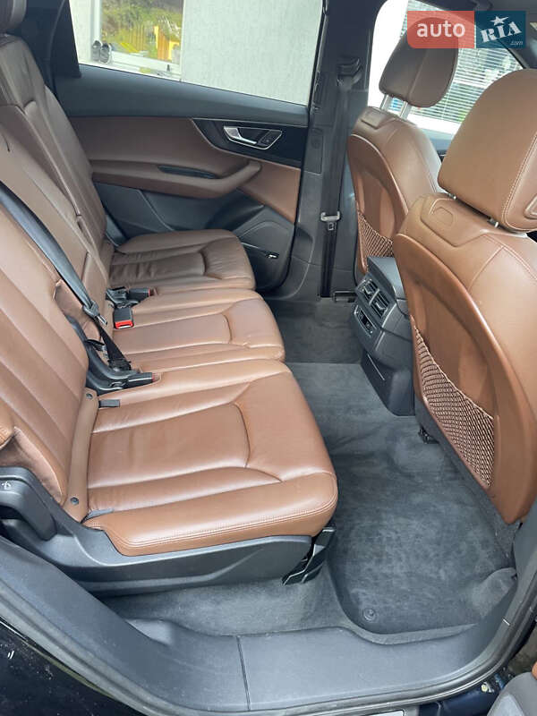 Позашляховик / Кросовер Audi Q7 2017 в Зіньківі