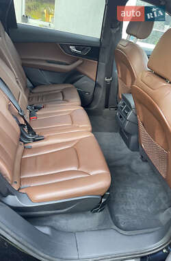 Позашляховик / Кросовер Audi Q7 2017 в 