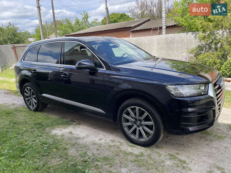 Позашляховик / Кросовер Audi Q7 2017 в Зіньківі