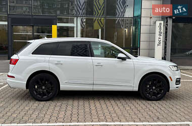 Позашляховик / Кросовер Audi Q7 2016 в 