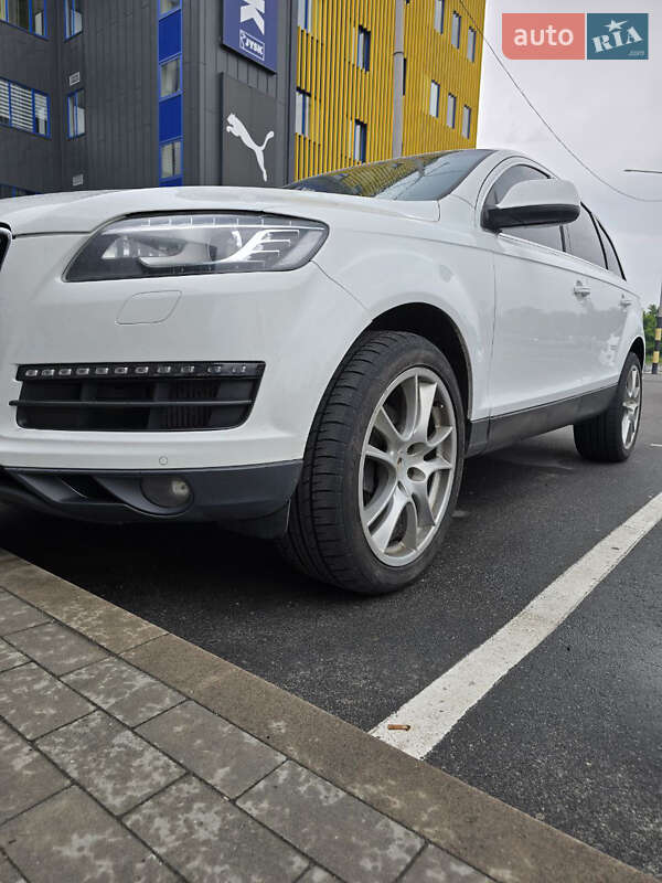 Позашляховик / Кросовер Audi Q7 2013 в Києві
