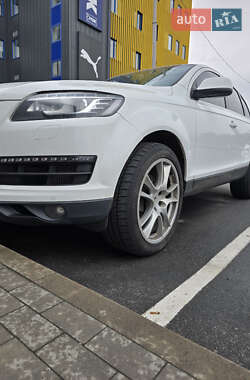 Внедорожник / Кроссовер Audi Q7 2013 в 