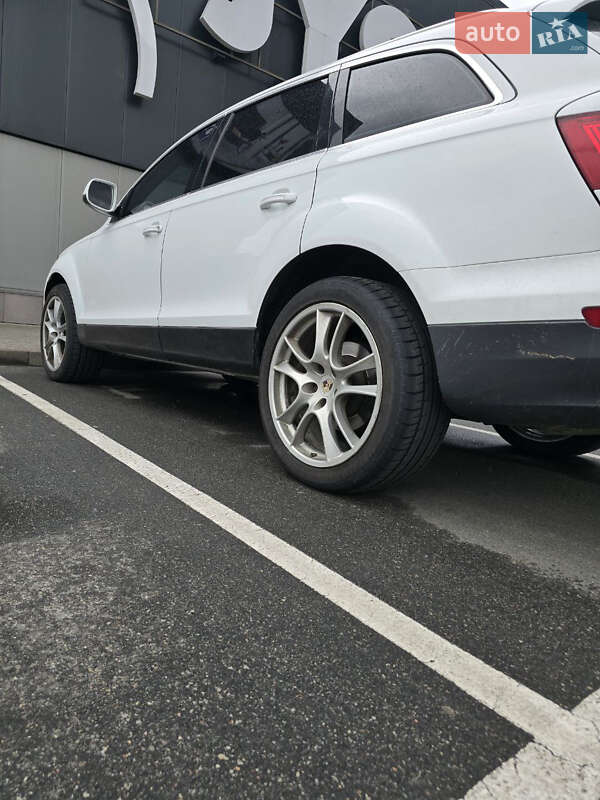 Позашляховик / Кросовер Audi Q7 2013 в Києві