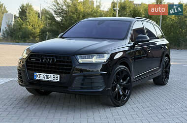 Позашляховик / Кросовер Audi Q7 2015 в 
