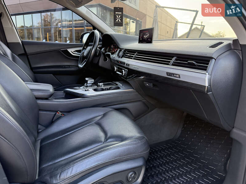 Позашляховик / Кросовер Audi Q7 2015 в Дніпрі