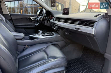 Позашляховик / Кросовер Audi Q7 2015 в 