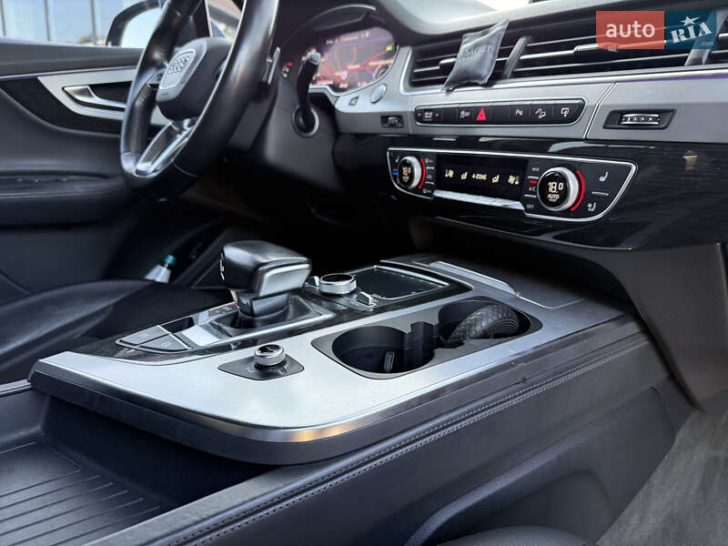 Позашляховик / Кросовер Audi Q7 2015 в Дніпрі