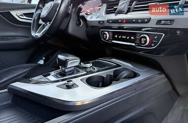 Позашляховик / Кросовер Audi Q7 2015 в 