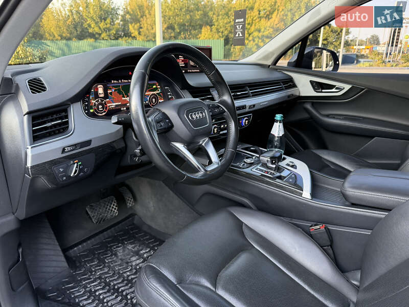Позашляховик / Кросовер Audi Q7 2015 в Дніпрі