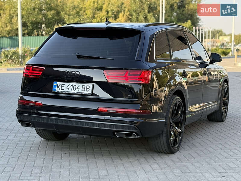 Позашляховик / Кросовер Audi Q7 2015 в Дніпрі