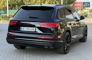 Позашляховик / Кросовер Audi Q7 2015 в 