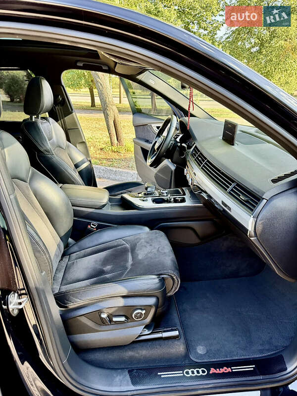 Позашляховик / Кросовер Audi Q7 2016 в Дніпрі фото 17 Позашляховик / Кросовер Audi Q7 2016 в Дніпрі