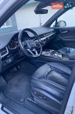 Внедорожник / Кроссовер Audi Q7 2018 в 