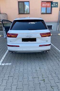 Внедорожник / Кроссовер Audi Q7 2018 в 