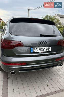 Позашляховик / Кросовер Audi Q7 2012 в 