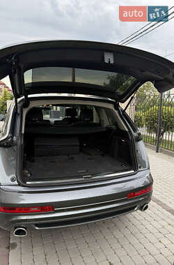 Позашляховик / Кросовер Audi Q7 2012 в 