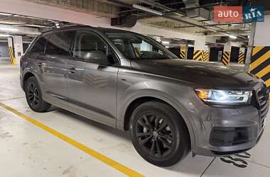 Позашляховик / Кросовер Audi Q7 2018 в 