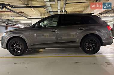 Позашляховик / Кросовер Audi Q7 2018 в 